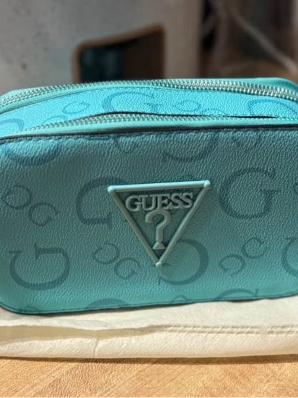 Guess Teal Logo Cosmetic Case - Picture 1 of 1